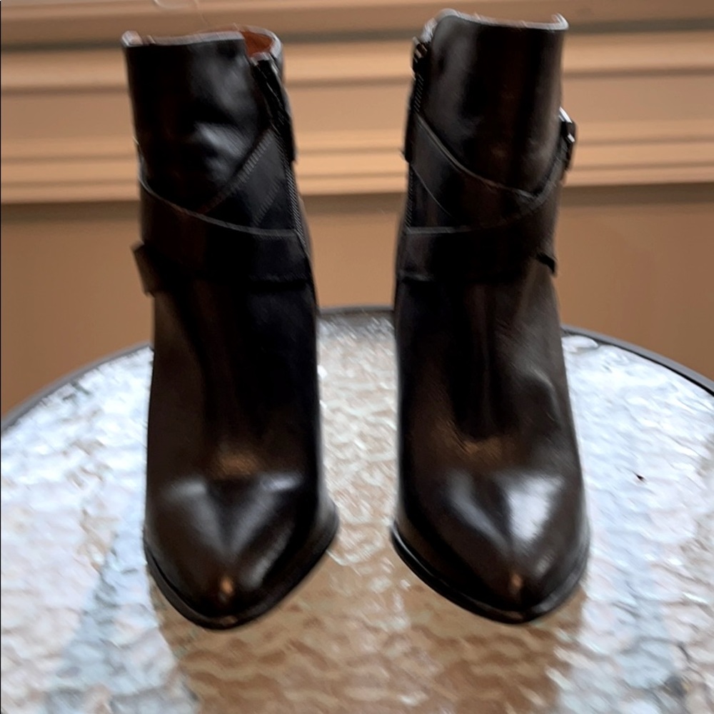 STEVE MADDEN BOOTIE, NWOB